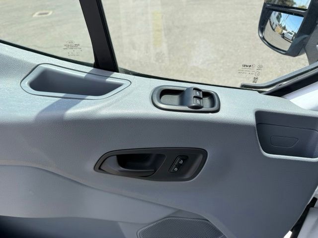 Ford Transit Chassis Vehicle Full-screen Gallery Image 19