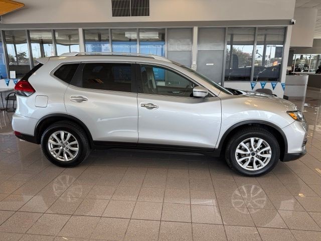 Nissan Rogue Vehicle Full-screen Gallery Image 02