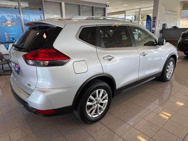 Nissan Rogue Vehicle Full-screen Gallery Image 03