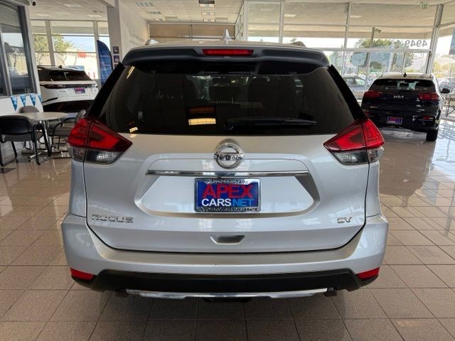 Nissan Rogue Vehicle Full-screen Gallery Image 04