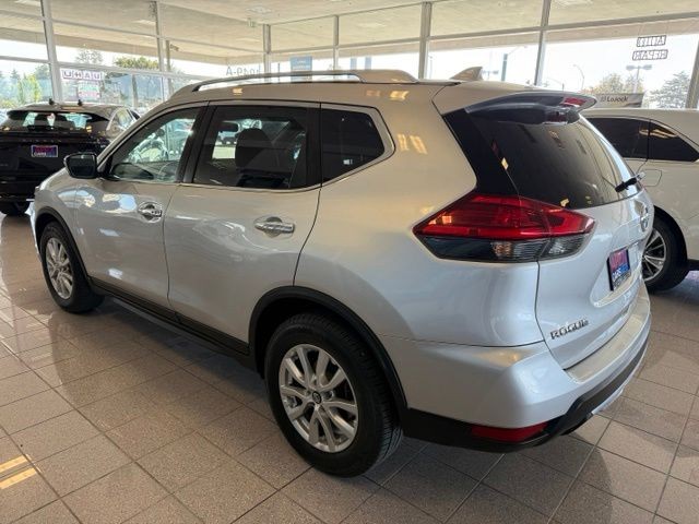Nissan Rogue Vehicle Full-screen Gallery Image 05