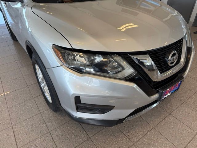 Nissan Rogue Vehicle Full-screen Gallery Image 08