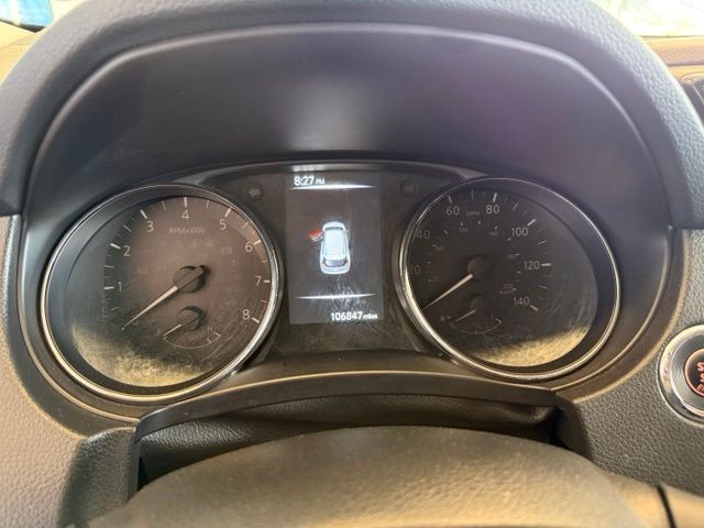 Nissan Rogue Vehicle Full-screen Gallery Image 13