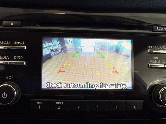Nissan Rogue Vehicle Full-screen Gallery Image 14