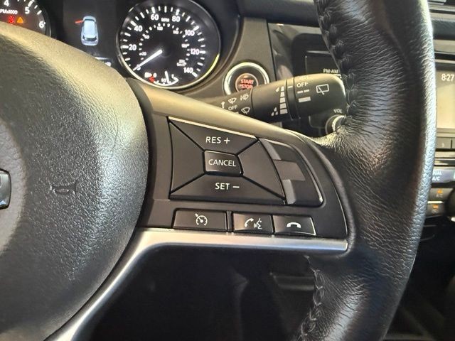 Nissan Rogue Vehicle Full-screen Gallery Image 17