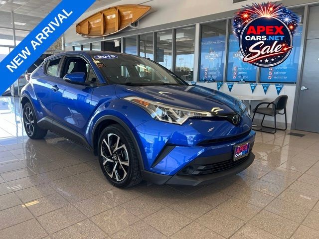 Toyota C-HR Vehicle Full-screen Gallery Image 02