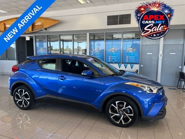 Toyota C-HR Vehicle Full-screen Gallery Image 03