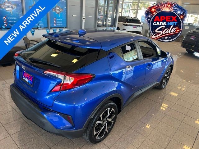 Toyota C-HR Vehicle Full-screen Gallery Image 04