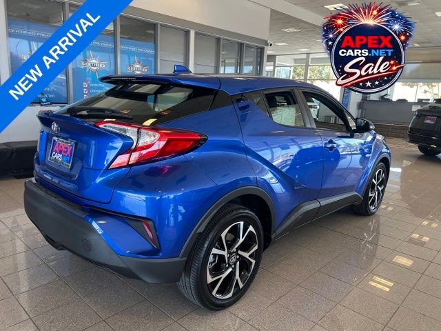 Toyota C-HR Vehicle Full-screen Gallery Image 05