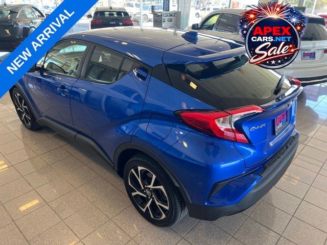 Toyota C-HR Vehicle Full-screen Gallery Image 08