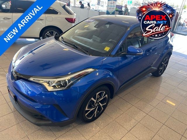 Toyota C-HR Vehicle Full-screen Gallery Image 11