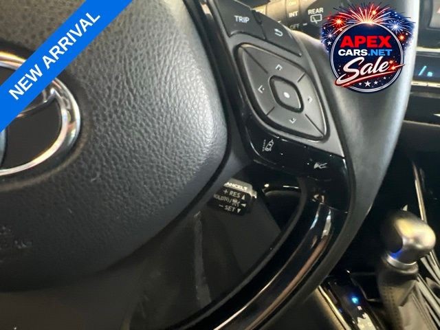 Toyota C-HR Vehicle Full-screen Gallery Image 20
