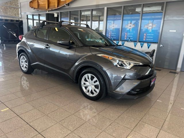 Toyota C-HR Vehicle Full-screen Gallery Image 02