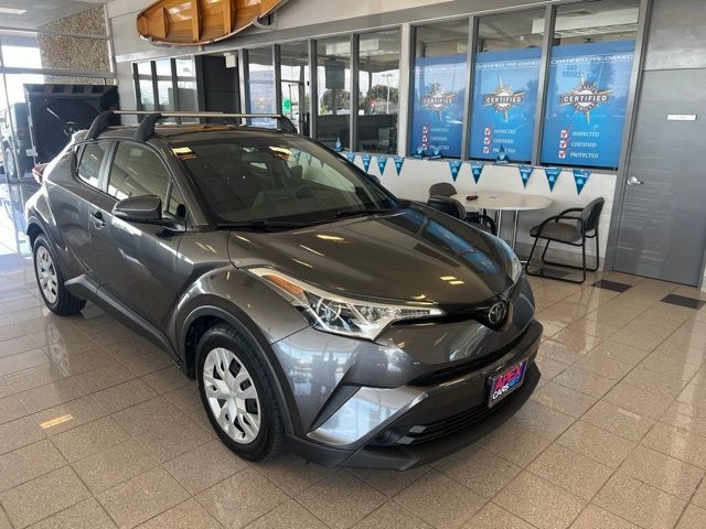 Toyota C-HR Vehicle Full-screen Gallery Image 03