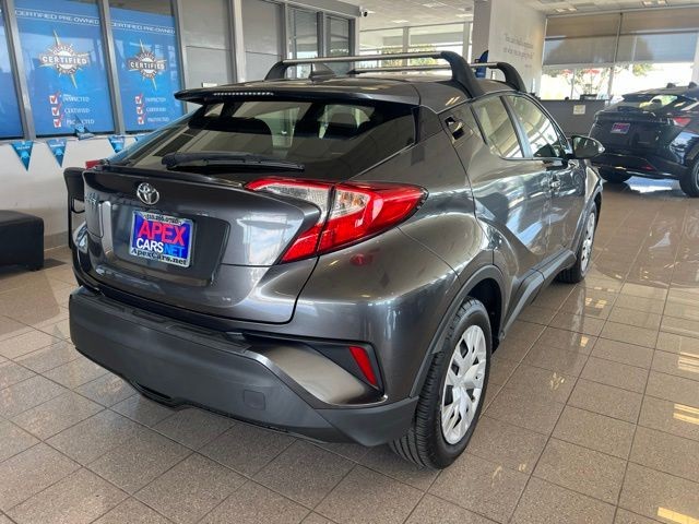Toyota C-HR Vehicle Full-screen Gallery Image 06