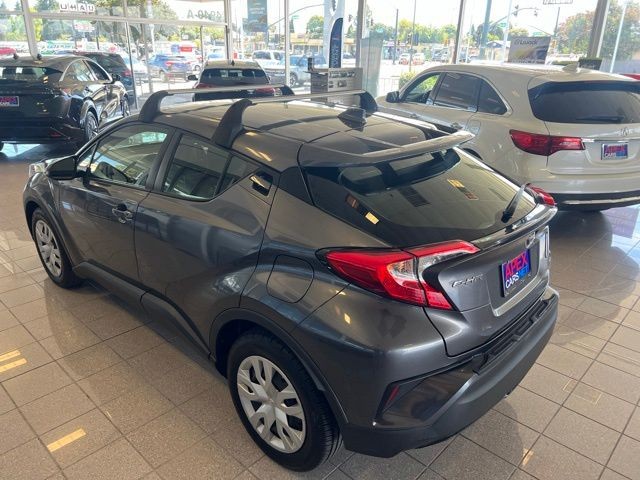 Toyota C-HR Vehicle Full-screen Gallery Image 09