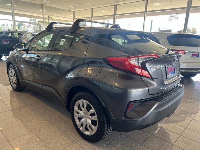 Toyota C-HR Vehicle Full-screen Gallery Image 10
