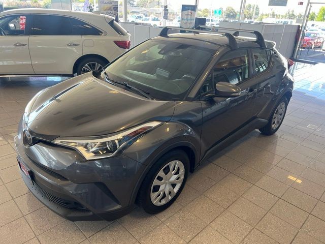 Toyota C-HR Vehicle Full-screen Gallery Image 12