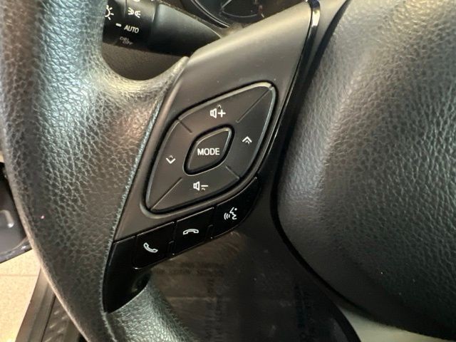 Toyota C-HR Vehicle Full-screen Gallery Image 20
