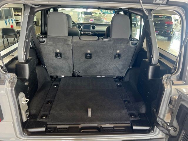 Jeep Wrangler Unlimited Vehicle Full-screen Gallery Image 09