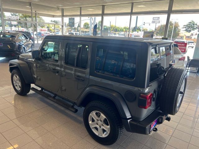 Jeep Wrangler Unlimited Vehicle Full-screen Gallery Image 12
