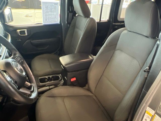 Jeep Wrangler Unlimited Vehicle Full-screen Gallery Image 18
