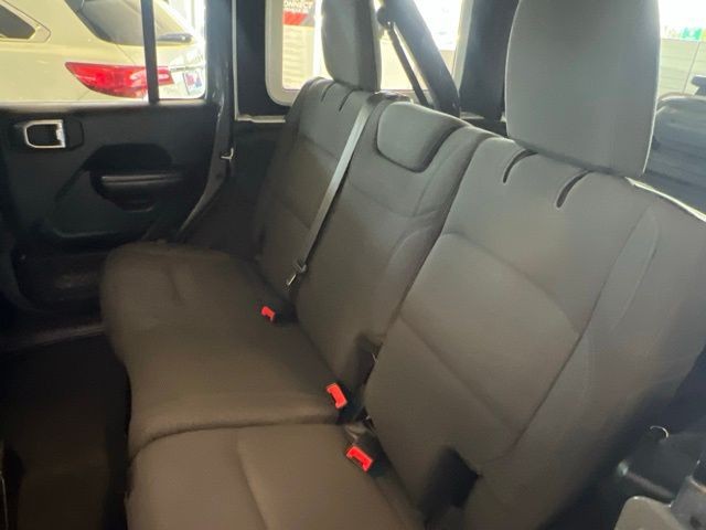 Jeep Wrangler Unlimited Vehicle Full-screen Gallery Image 19