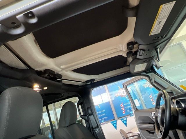 Jeep Wrangler Unlimited Vehicle Full-screen Gallery Image 20