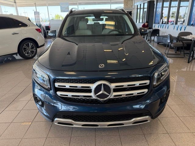 Mercedes-Benz GLB Vehicle Full-screen Gallery Image 07