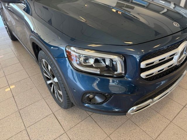 Mercedes-Benz GLB Vehicle Full-screen Gallery Image 08