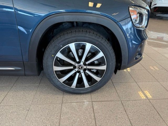 Mercedes-Benz GLB Vehicle Full-screen Gallery Image 10