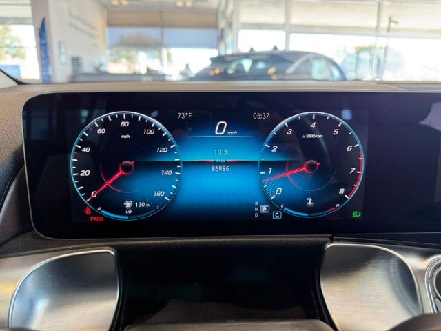 Mercedes-Benz GLB Vehicle Full-screen Gallery Image 13