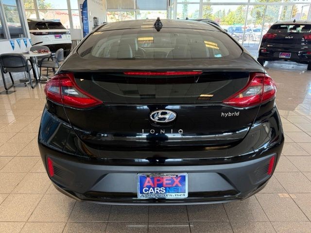 Hyundai Ioniq Hybrid Vehicle Full-screen Gallery Image 04