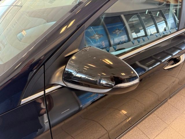 Hyundai Ioniq Hybrid Vehicle Full-screen Gallery Image 12