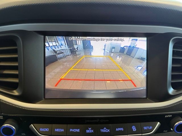 Hyundai Ioniq Hybrid Vehicle Full-screen Gallery Image 15
