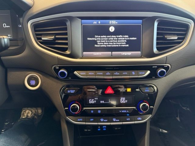 Hyundai Ioniq Hybrid Vehicle Full-screen Gallery Image 16