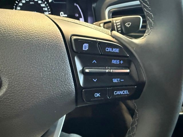 Hyundai Ioniq Hybrid Vehicle Full-screen Gallery Image 18