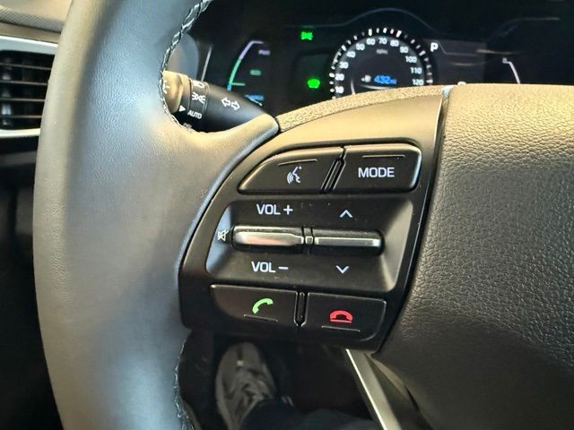 Hyundai Ioniq Hybrid Vehicle Full-screen Gallery Image 19