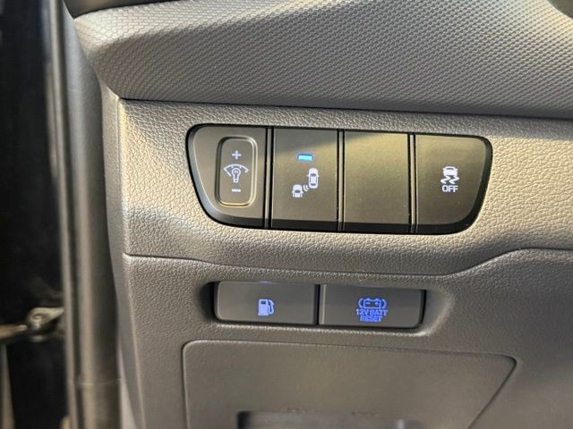 Hyundai Ioniq Hybrid Vehicle Full-screen Gallery Image 20