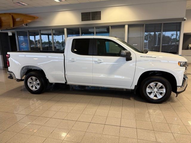 Chevrolet Silverado 1500 Vehicle Full-screen Gallery Image 02