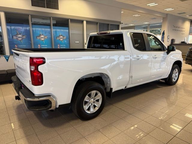 Chevrolet Silverado 1500 Vehicle Full-screen Gallery Image 03