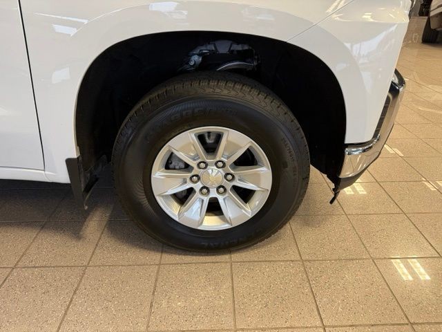 Chevrolet Silverado 1500 Vehicle Full-screen Gallery Image 11