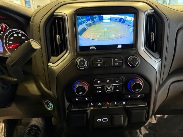 Chevrolet Silverado 1500 Vehicle Full-screen Gallery Image 17