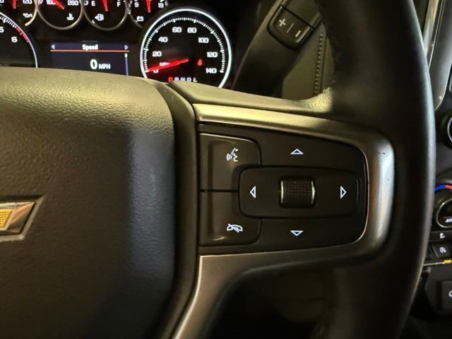 Chevrolet Silverado 1500 Vehicle Full-screen Gallery Image 18