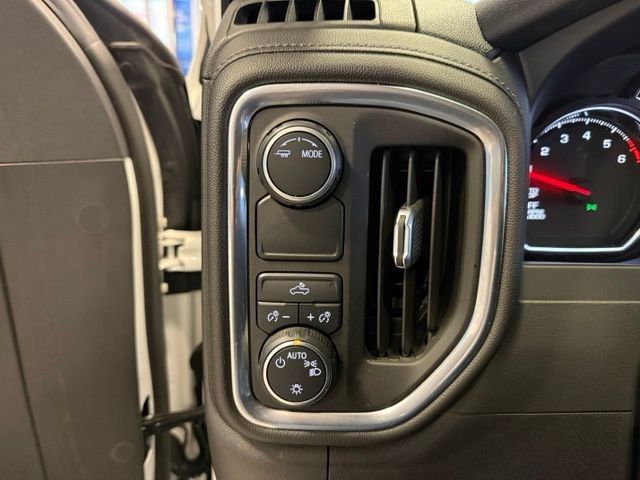 Chevrolet Silverado 1500 Vehicle Full-screen Gallery Image 20