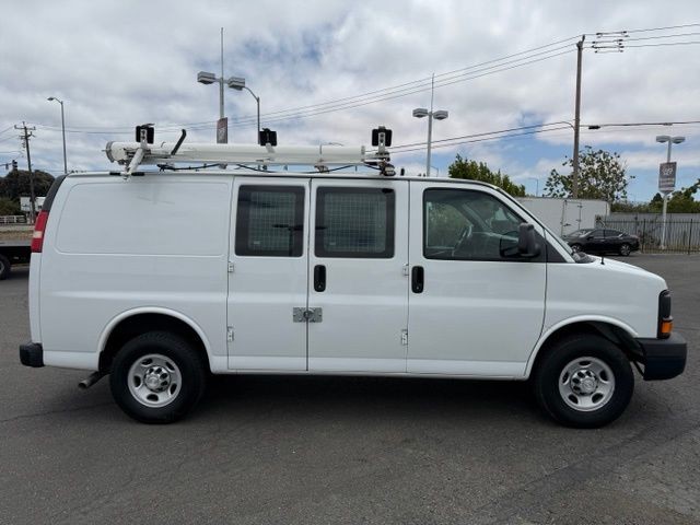 Chevrolet Express Cargo Van Vehicle Full-screen Gallery Image 02