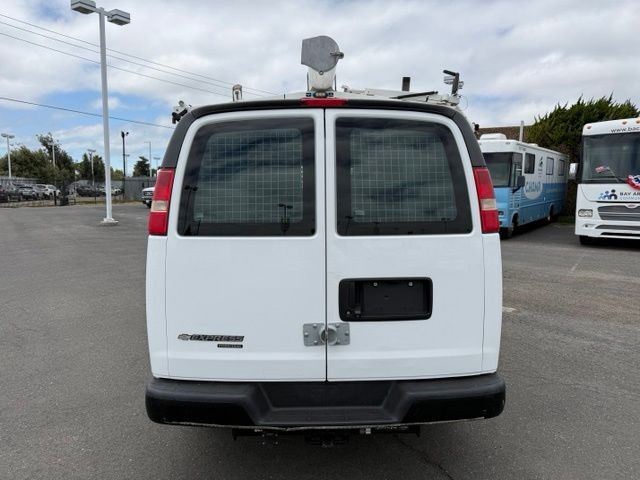 Chevrolet Express Cargo Van Vehicle Full-screen Gallery Image 04