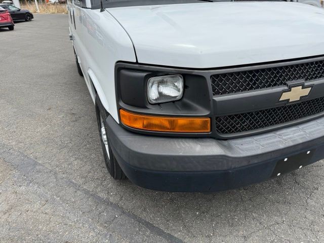 Chevrolet Express Cargo Van Vehicle Full-screen Gallery Image 09