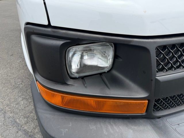 Chevrolet Express Cargo Van Vehicle Full-screen Gallery Image 10