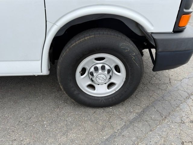 Chevrolet Express Cargo Van Vehicle Full-screen Gallery Image 11